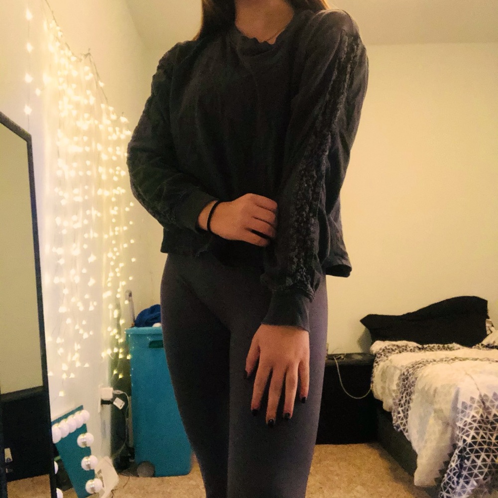 Hollister long sleeve XS but fits like a S. No rips or stains. Only worn once.